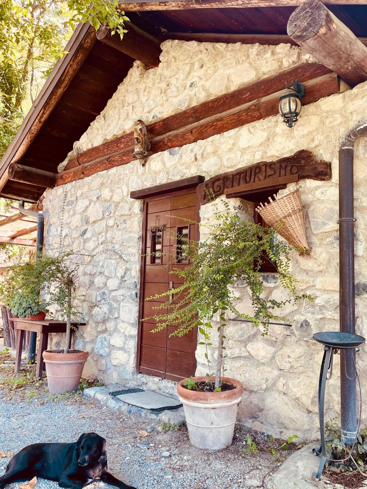Agriturismo La Selvaggia Манделло-дель-Ларио Экстерьер фото